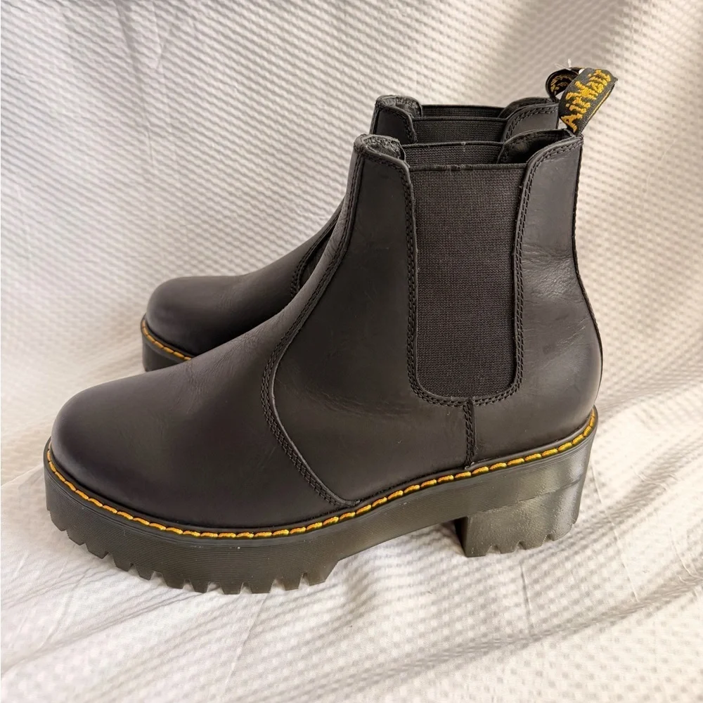 Dr. Martens Black Leather Chelsea Boots Platform Size 11 Womens NWOB